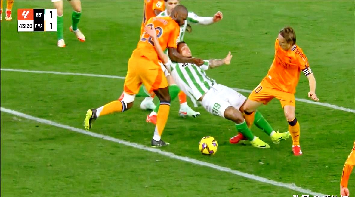 最后一击!球员在比赛中扭转乾坤 最后一击!球员在比赛中扭转乾坤