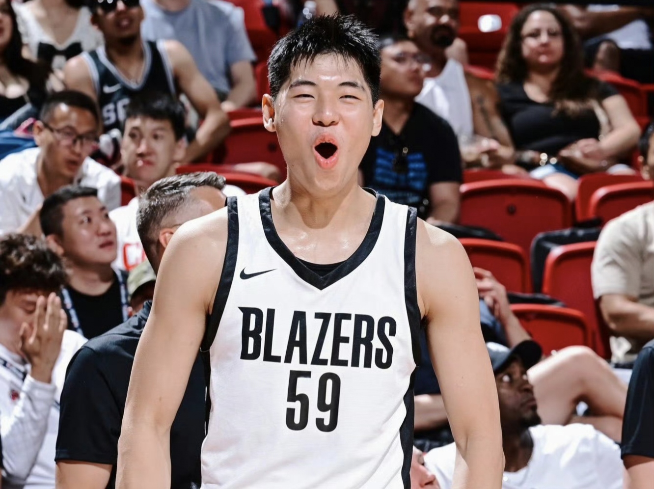 包含都灵主教练发布挑战信号，要求球员拼尽全力的词条