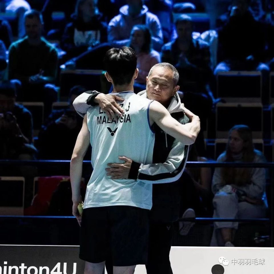 雷火电竞官网-亚眠欲战胜对手，为球迷赢得荣耀的简单介绍