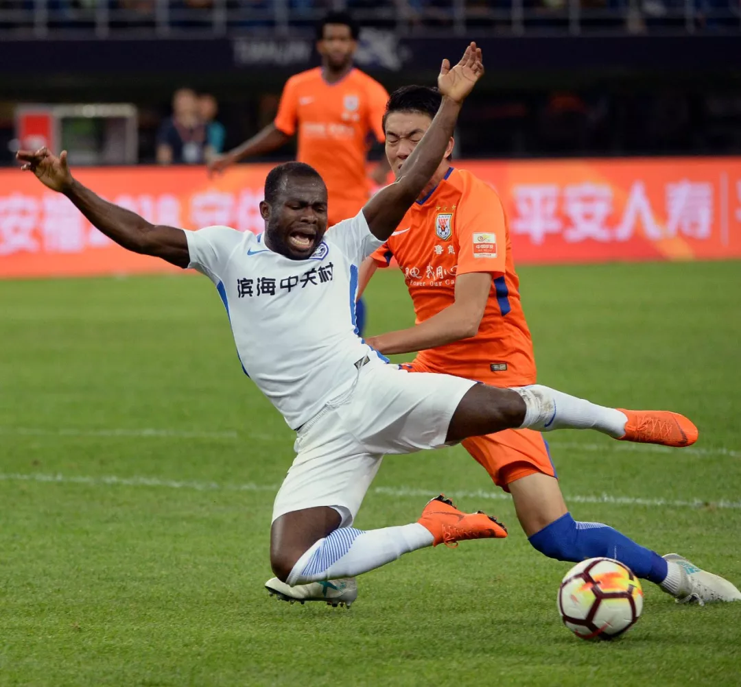 天津泰达队展现出顽强的拼搏精神，赢得比赛胜利的简单介绍