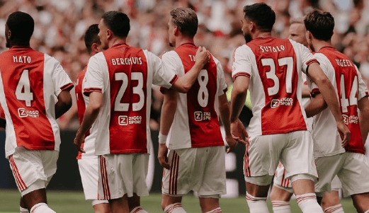 阿贾克斯展现出出色的团队合作