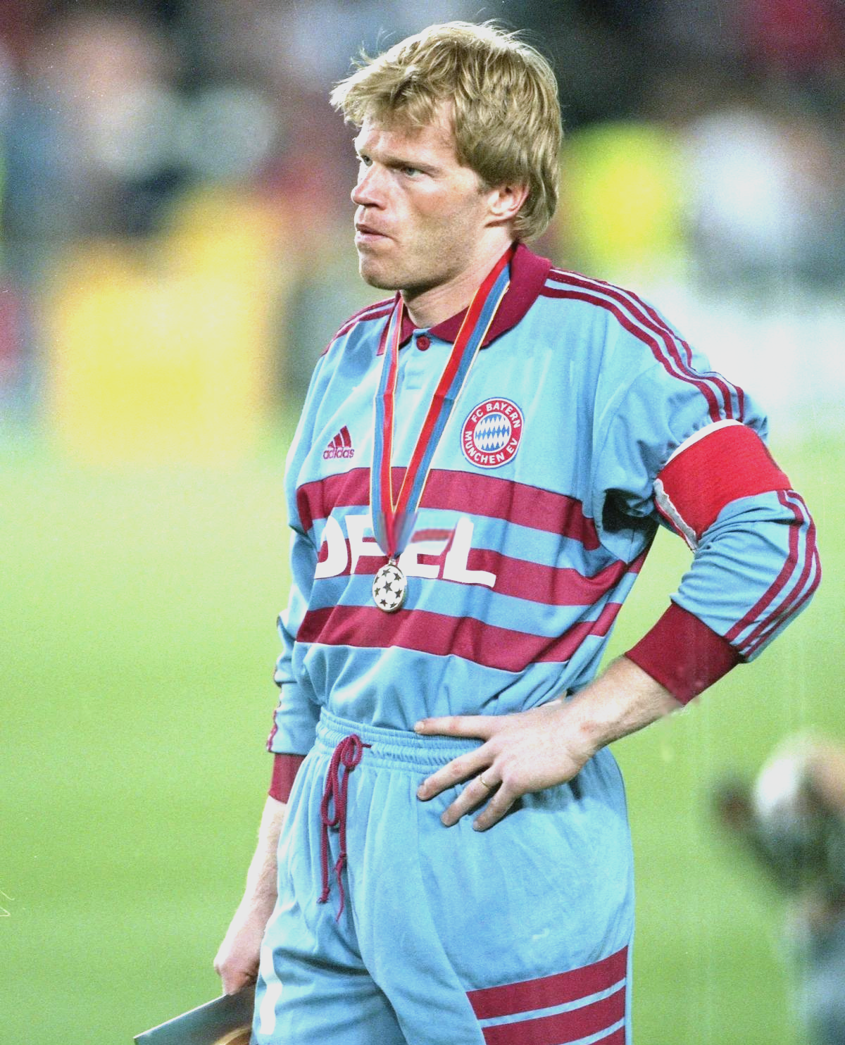 包含拜仁慕尼黑扩大领先，保持不败纪录的词条