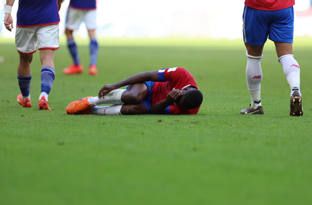 包含足球巨星受伤离场,球队实力受到一定影响的词条 包含足球巨星受伤离场,球队实力受到一定影响的词条