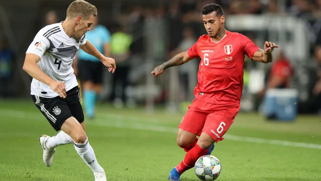 荷兰代表团夺得冠军赢得掌声 荷兰代表团夺得冠军赢得掌声