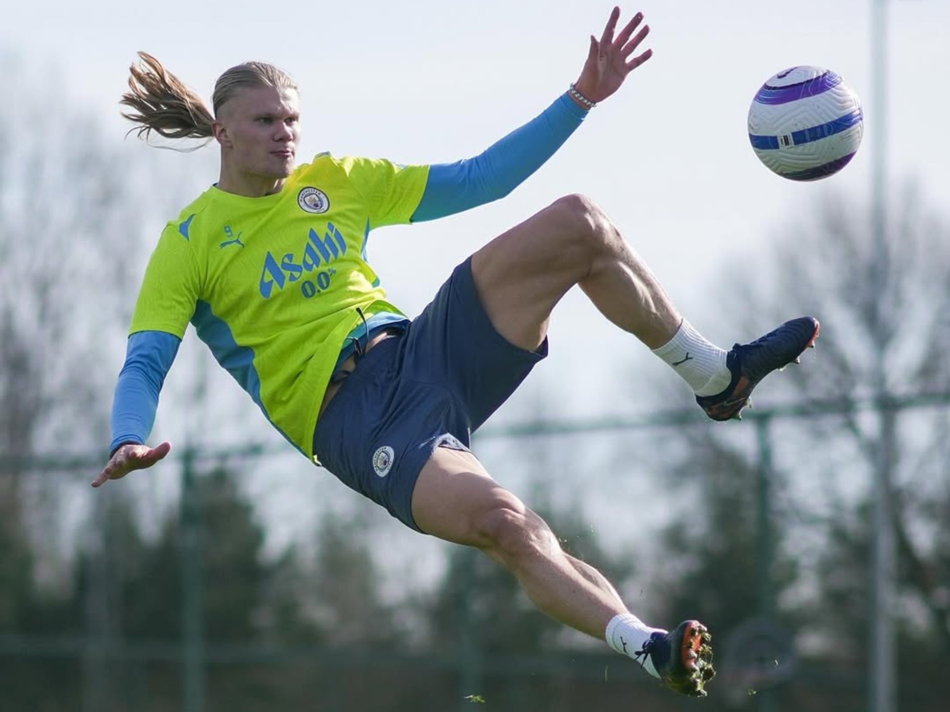 雷火电竞下载-曼城球员康复重返赛场，提升球队士气的简单介绍