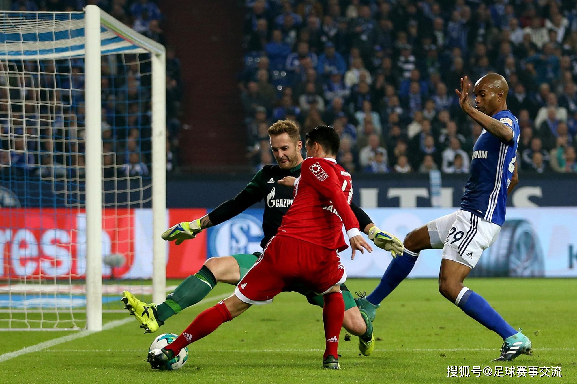 塔尔康斯奇利亚助攻制胜,沙尔克豪取三分 塔尔康斯奇利亚助攻制胜,沙尔克豪取三分