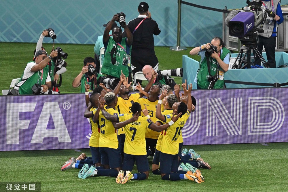 雷火电竞app-瓦伦西亚主场告捷，小组出线前景看好