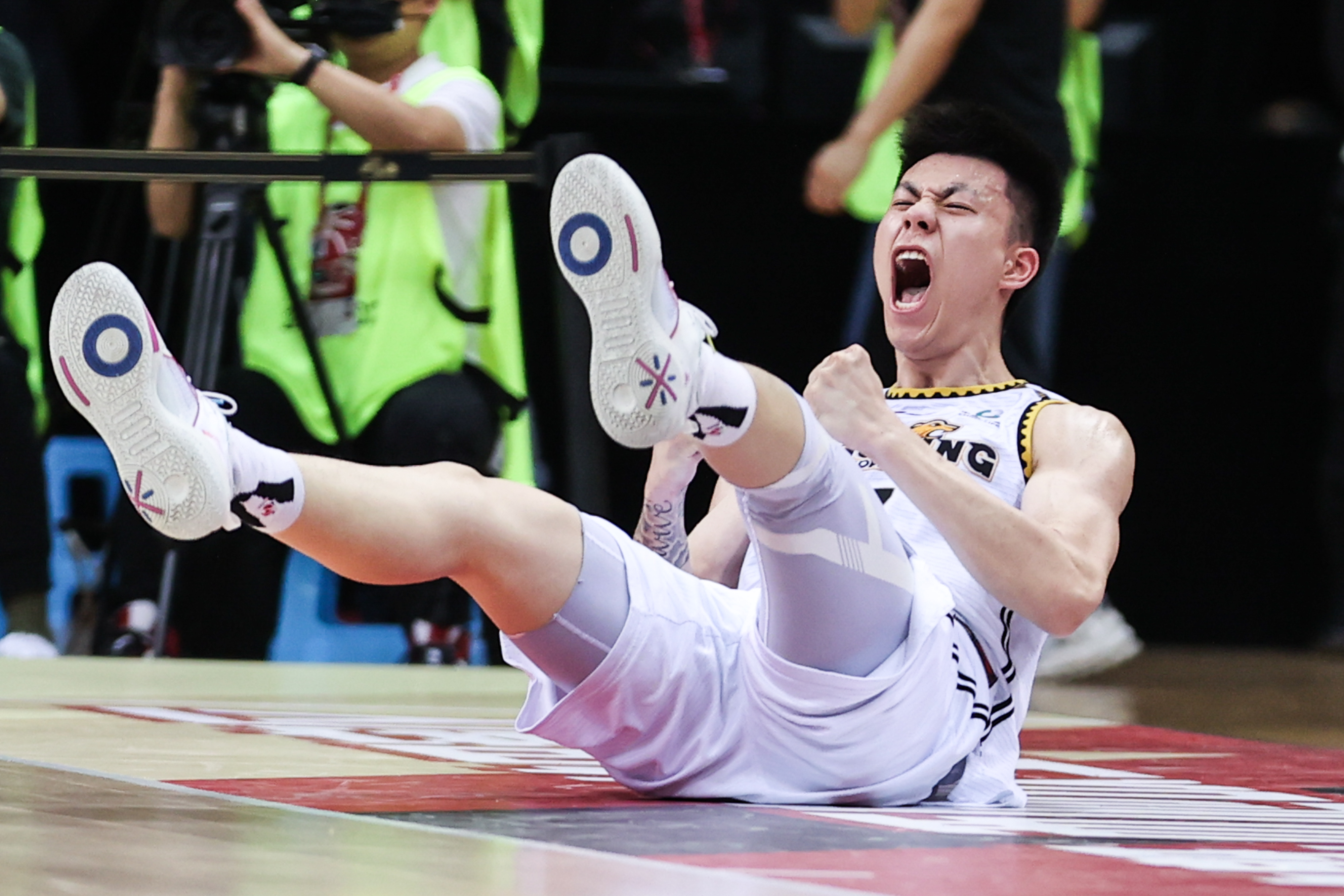 雷火电竞亚洲先驱-灰熊横扫辽宁队，张镇麟状态火热