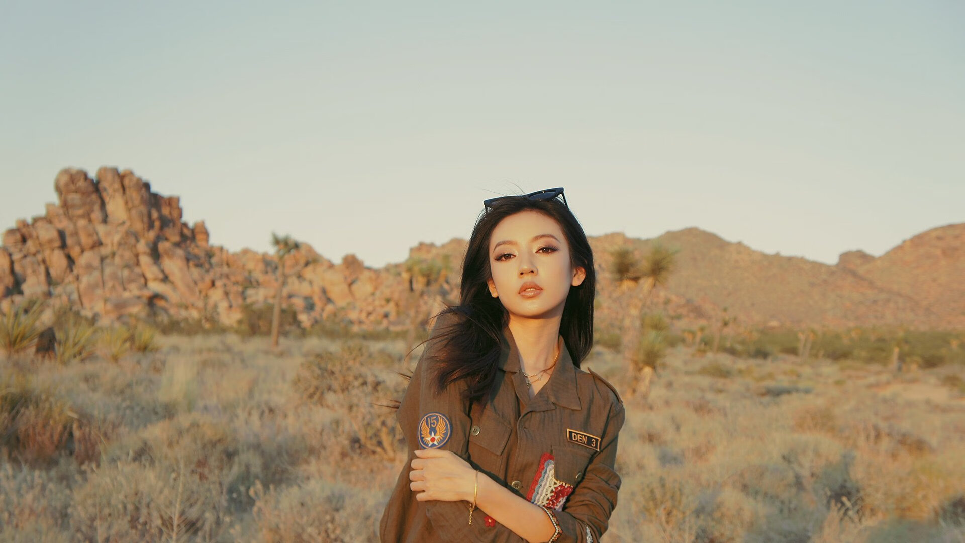 灯影赛道,当足球诗人格列兹曼遇上钢铁轰鸣的夜